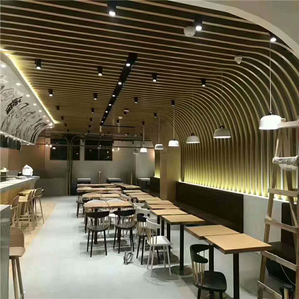 鋁方通用在工程的什么地方上<div   id=